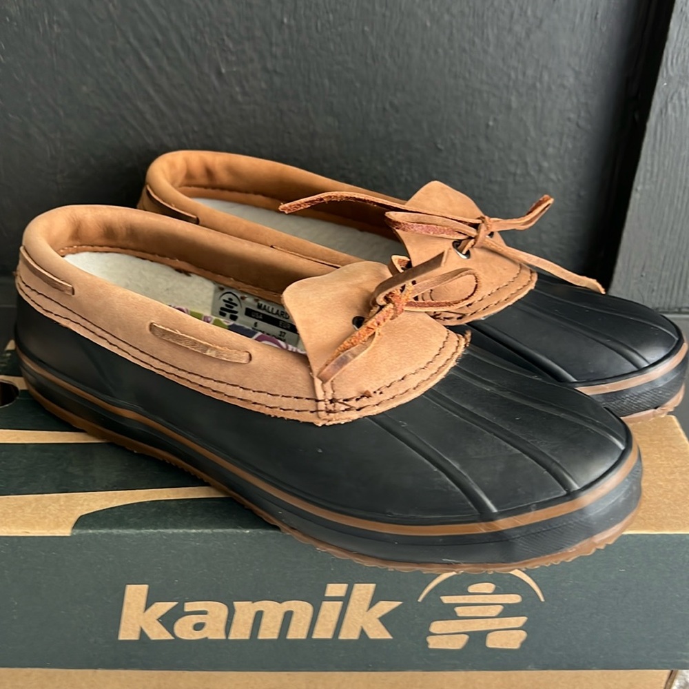 Women’s rain shoes. Never worn. Smoke free home